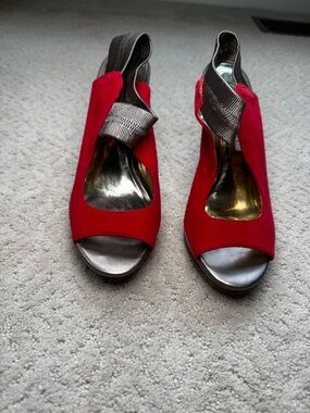 Carlos Santana Coral Suede Open-Toe Heels with Metallic Accent size 6